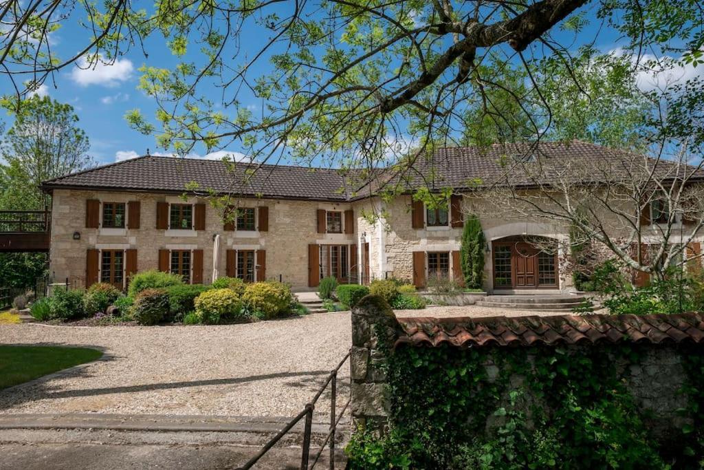 Le Moulin Du Fontcourt Vila Chasseneuil-sur-Bonnieure Exterior foto